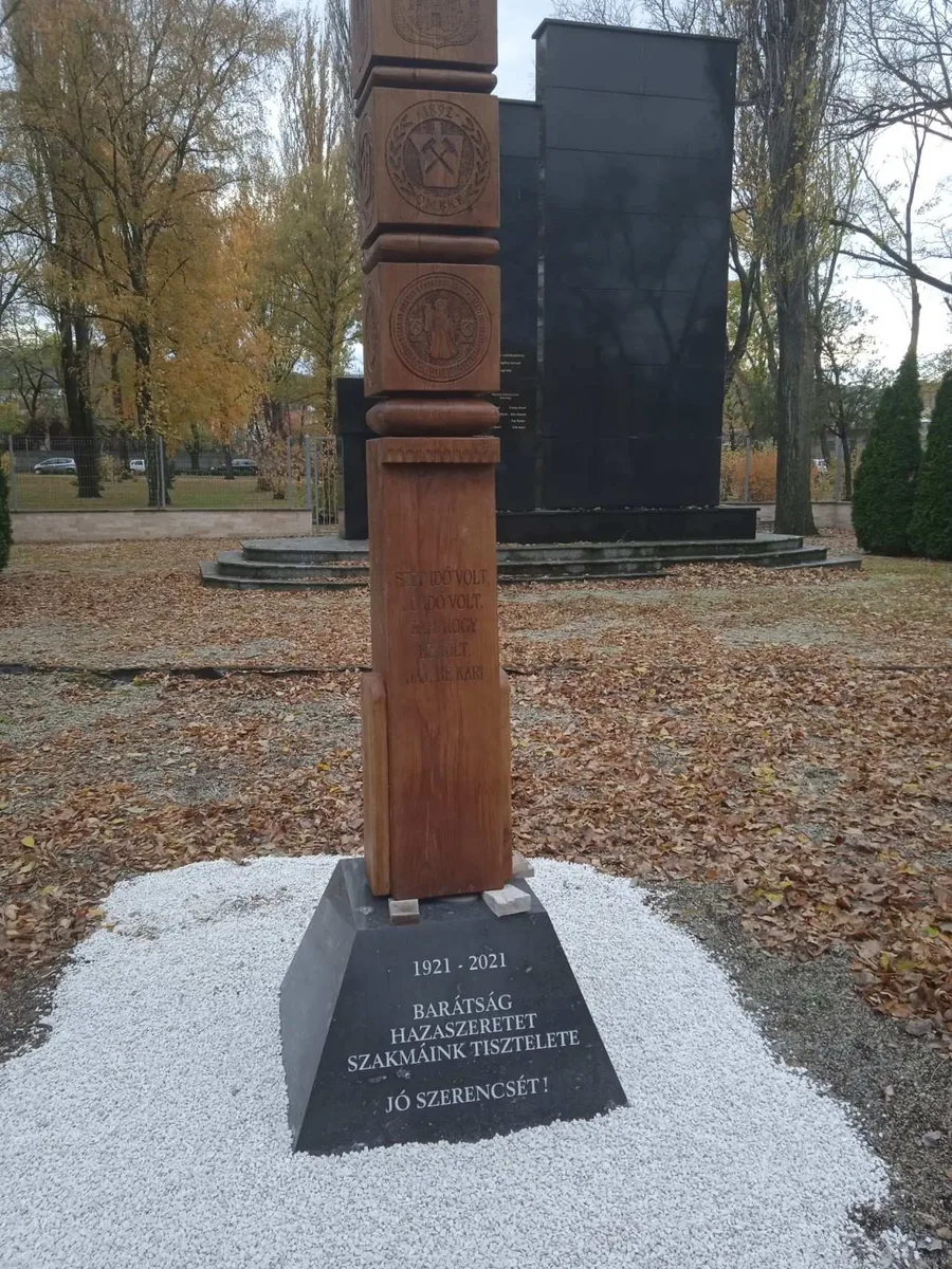 centenáriumi emlékoszlop
