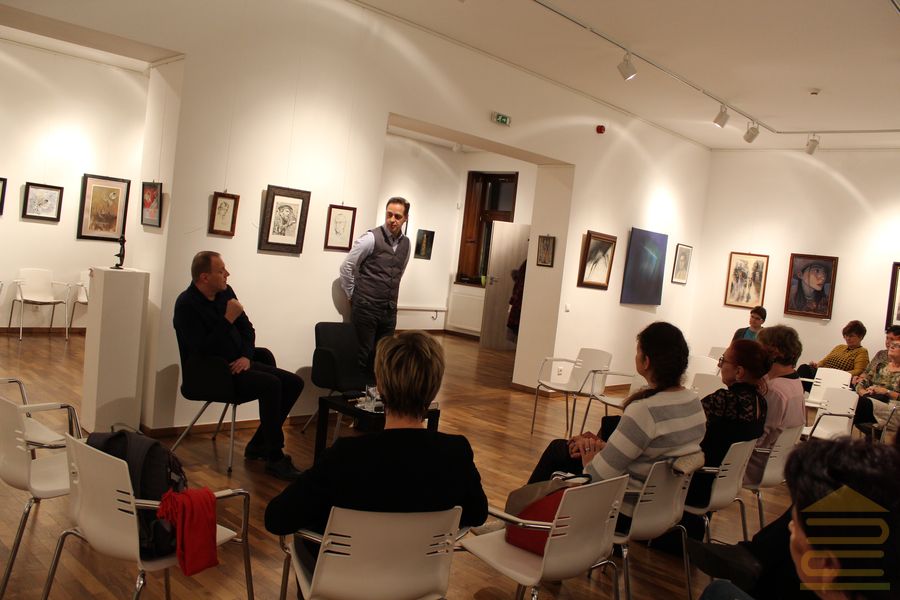 Az istenek árnyékából – könyvbemutató